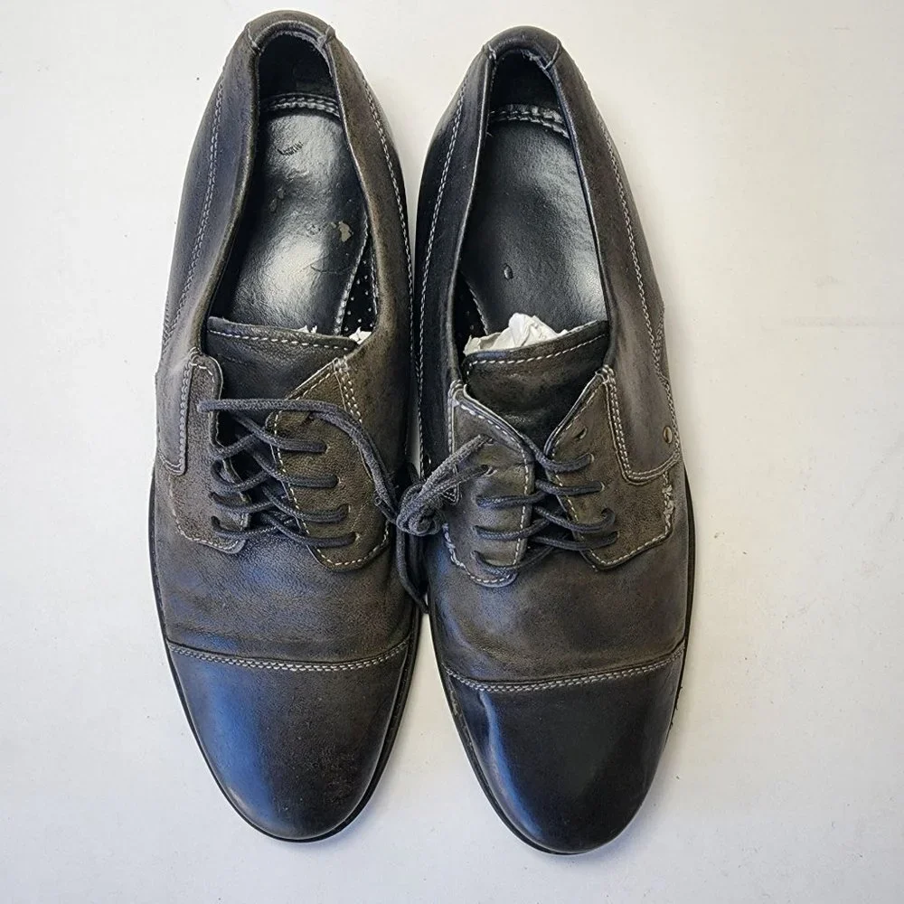 Clarks men Oxfords Size 9